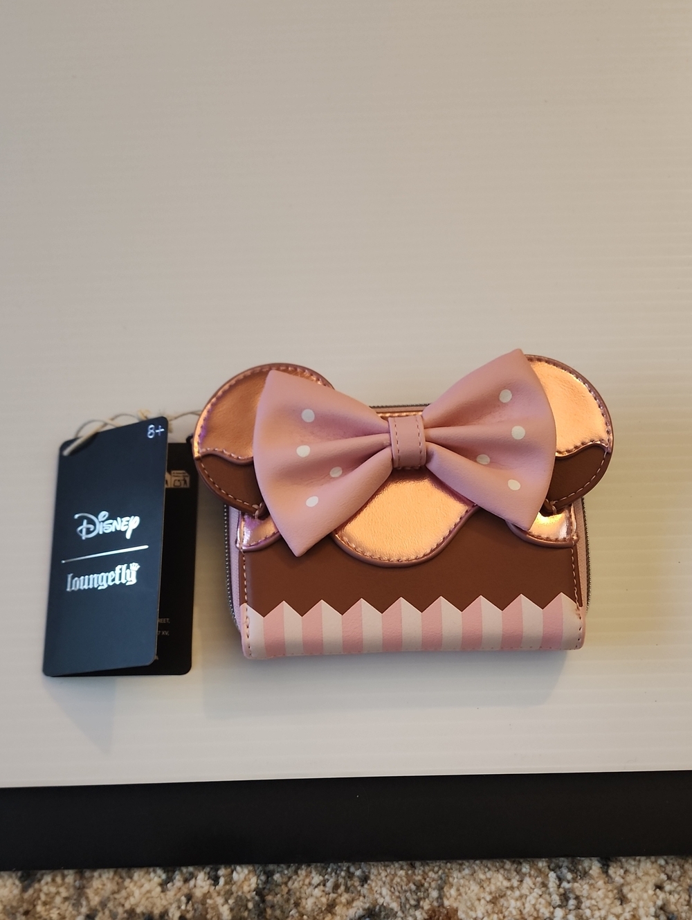 Loungefly Disney Minnie Mouse Strawberry Chocolate Cupcake Wallet. NWT 5×4